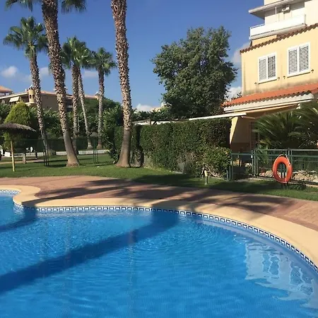 Agradable Adosado Con Piscina Y Jardin