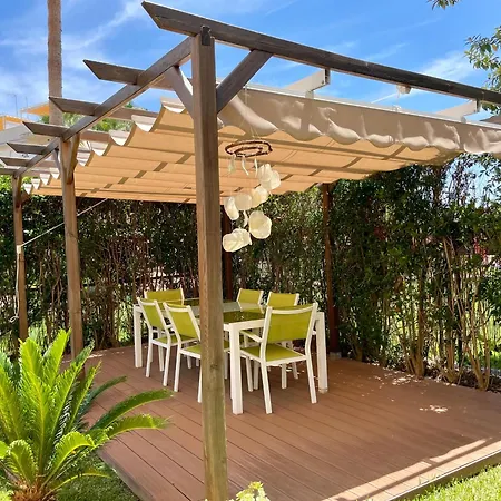 Holiday home Agradable Adosado Con Piscina Y Jardin